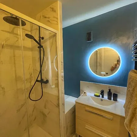 Penthouse Center - Parking Free Apartment *